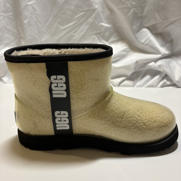UGG Classic Clear Mini Kid Size 6 Natural/Black Warm Waterproof 1112386K Modern